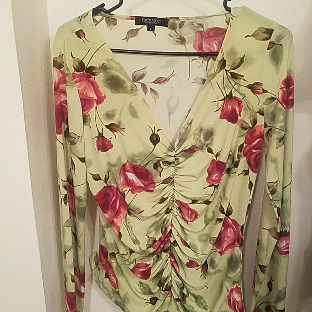 Fabulous Karen Kane floral top size Large